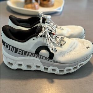 On Running - Cloud White & Black Size US 8.5 Women’s